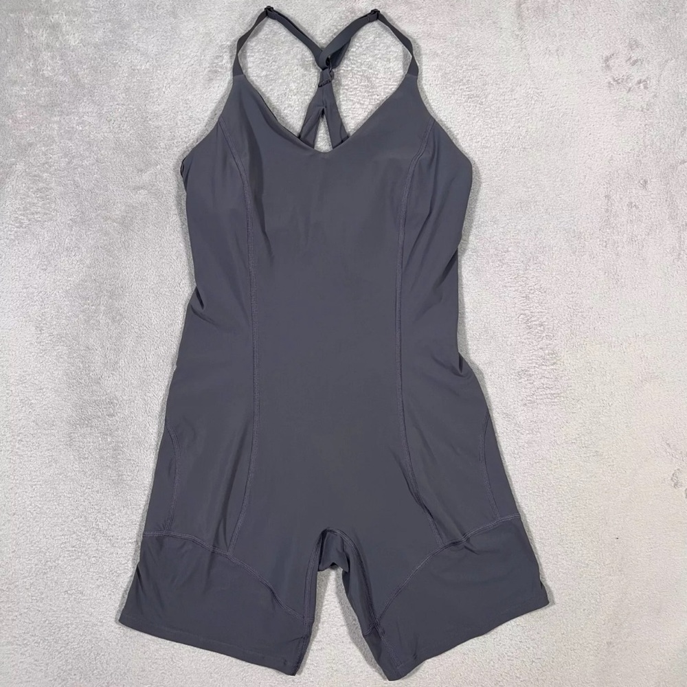 Lululemon Lab Bodysuit Womens 6 Gray Active Slimming Stretch Yoga 7" Inseam